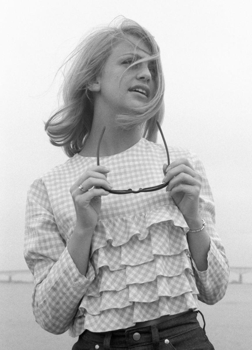 Goldie Hawn's style evolution through the years, image size:768x1063