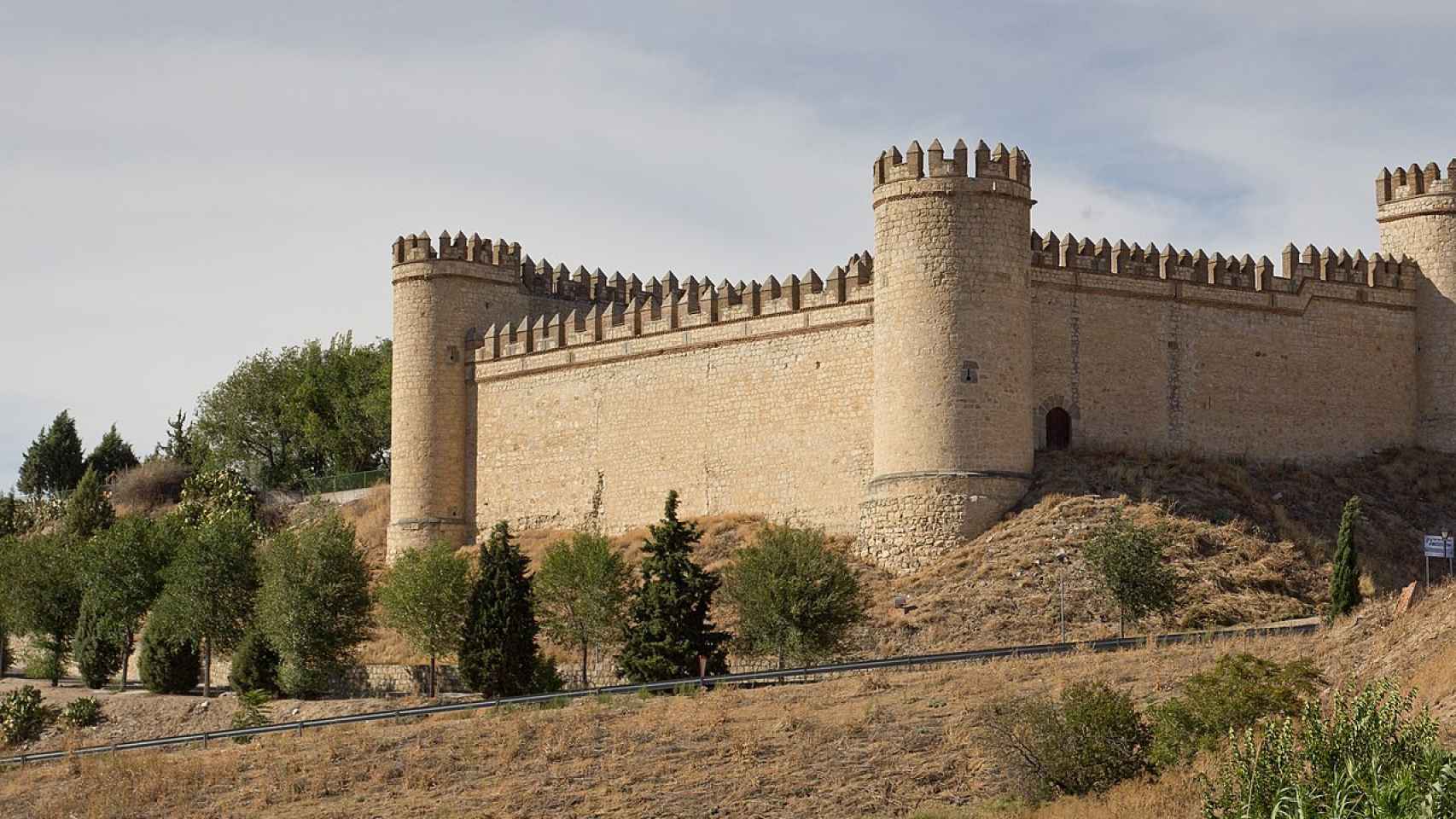 el castillo de almanzor en toledo que alberga un museo abandonado de la guardia civil