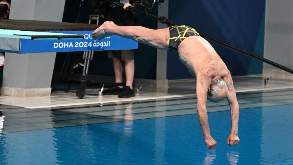 100-year-old diver performs dive at the 2024 world championships