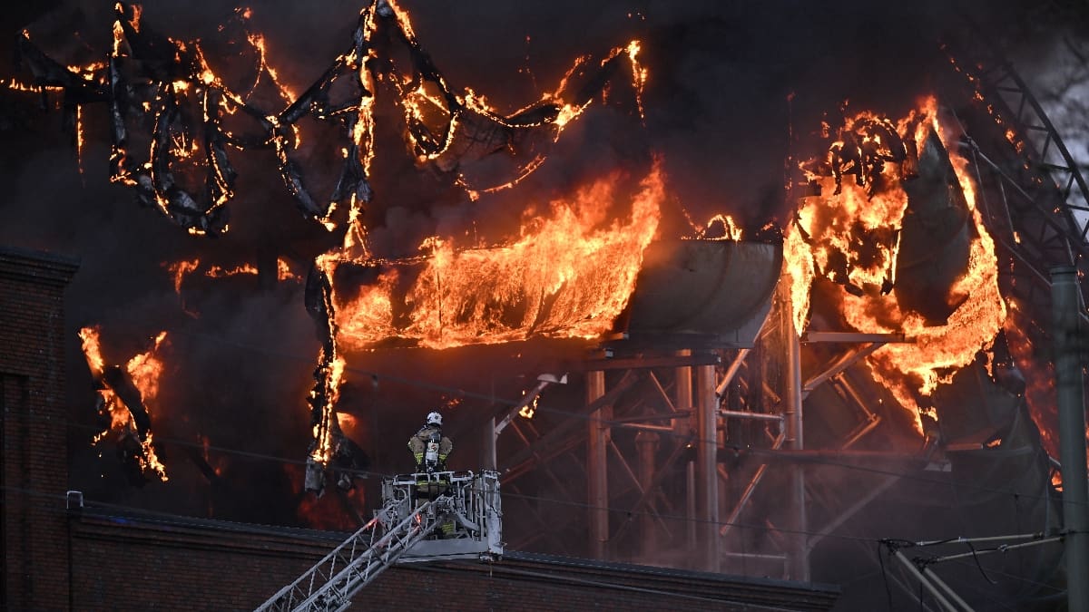 riesige rauchwolke über göteborg: mega-brand im grössten freizeitpark schwedens