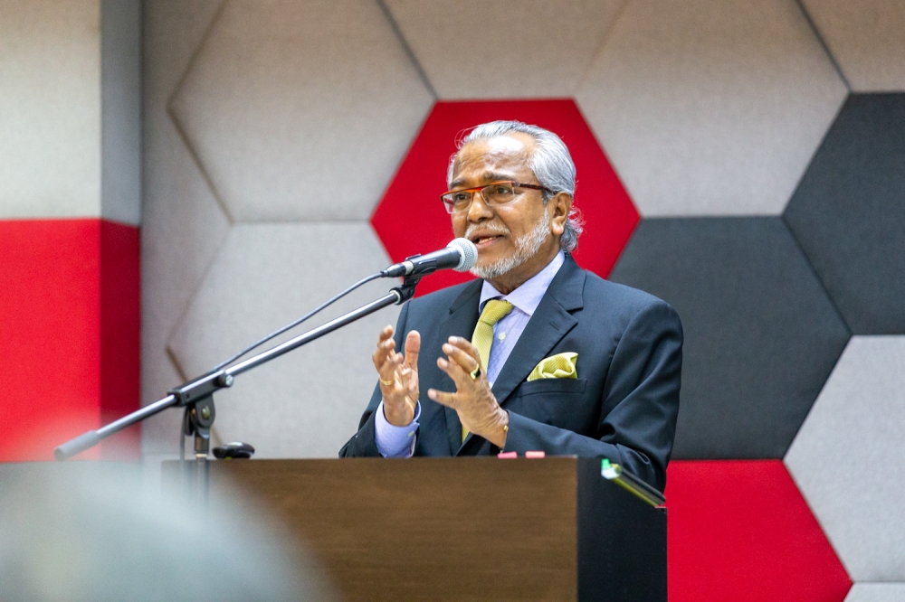 shafee denies breaching osa by showing page from najib’s pardon hearing