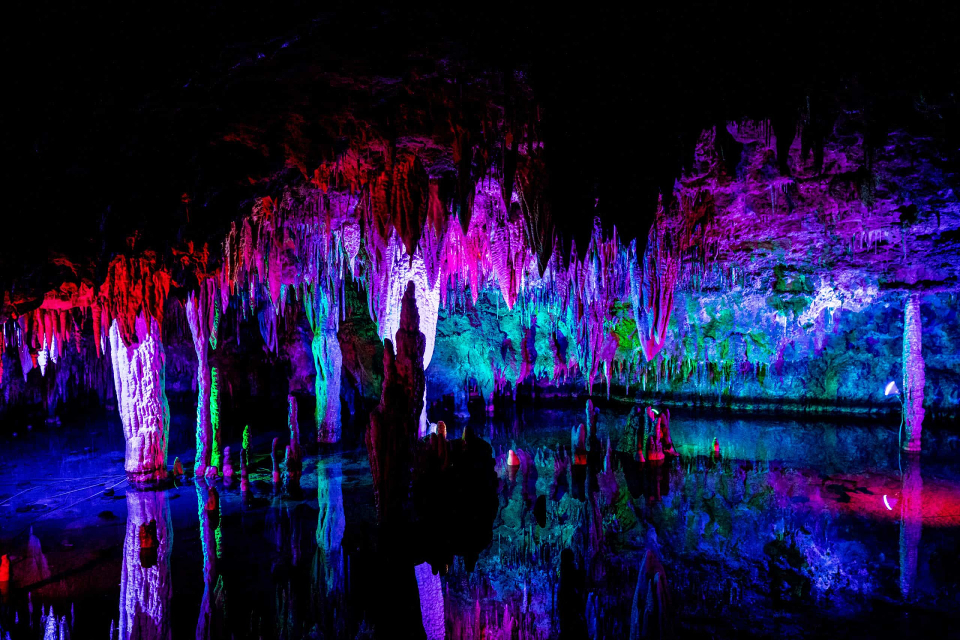 <p>Meramec State Park, around 60 miles (96.5 km) from St. Louis, is famous for its network of canyons and caves. Fisher Cave, filled with stalactites and stalagmites, is the most eerily impressive.</p><p>You may also like:<a href="https://www.starsinsider.com/n/391126?utm_source=msn.com&utm_medium=display&utm_campaign=referral_description&utm_content=486112v1en-us"> The most shockingly honest celebrity responses </a></p>