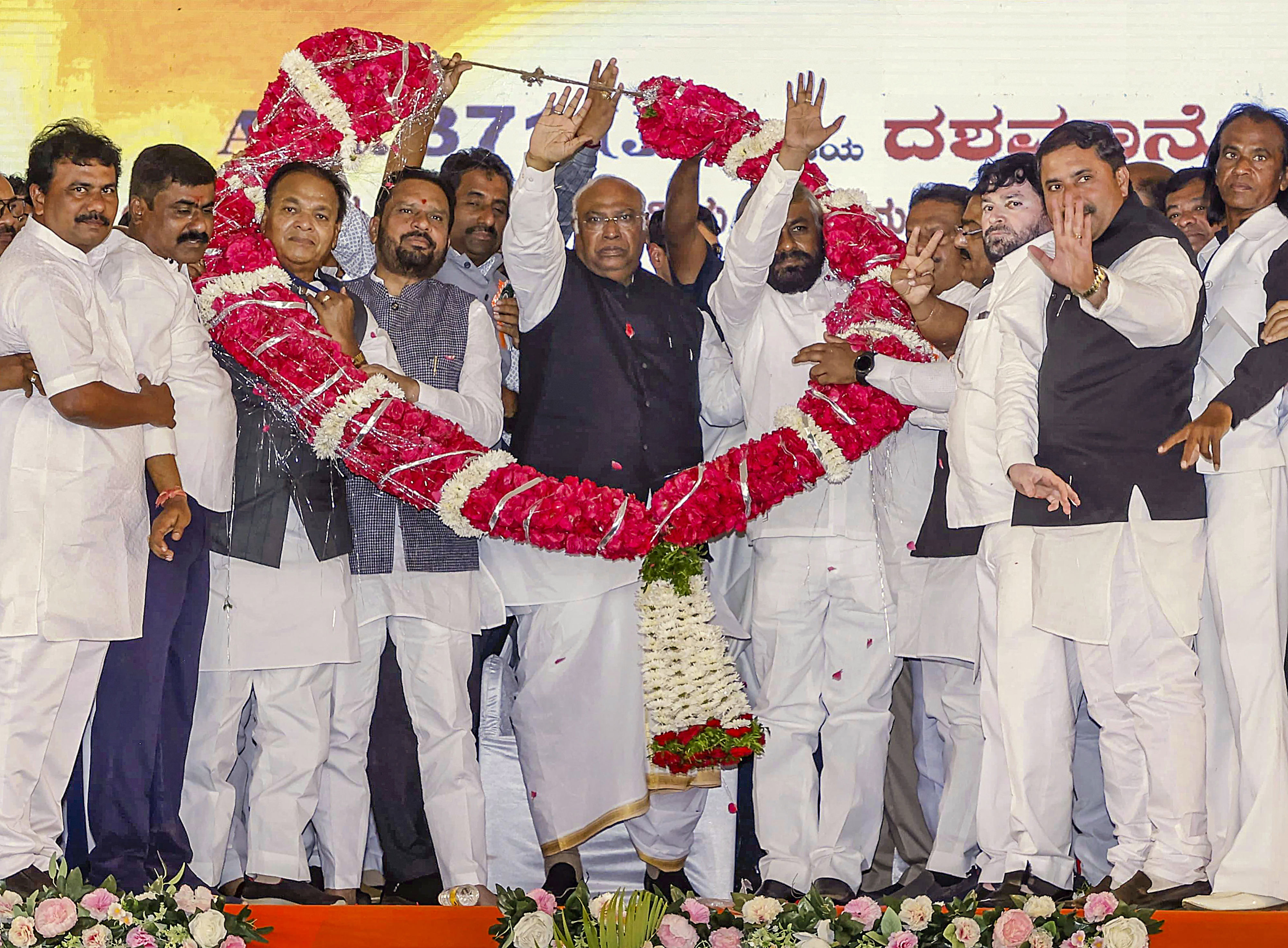 some congress leaders 'running towards' bjp as they fear ed and modi, says party chief kharge
