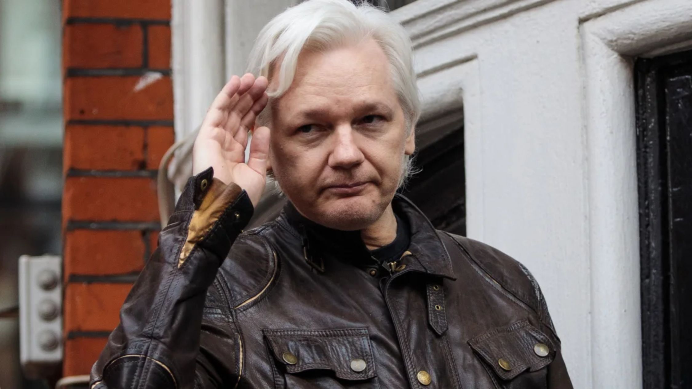 biden dice que “estamos considerando” la solicitud de australia de indultar a assange