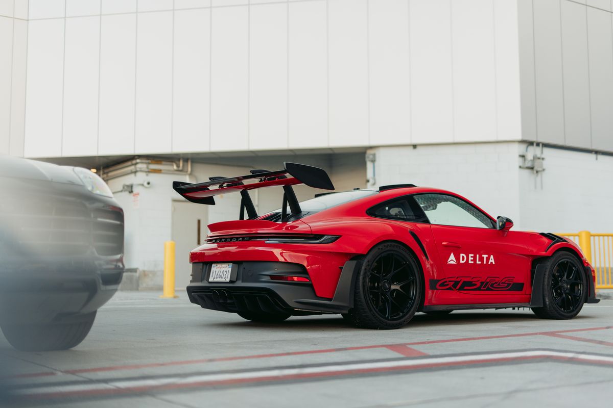 Photos: Delta's Porsche 911 GT3 RS at LAX