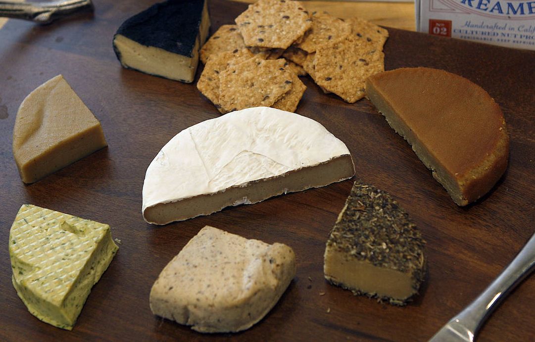 fromages en voie d’extinction : une vie à manger du faux-mage végan mérite-t-elle d’être vécue ?