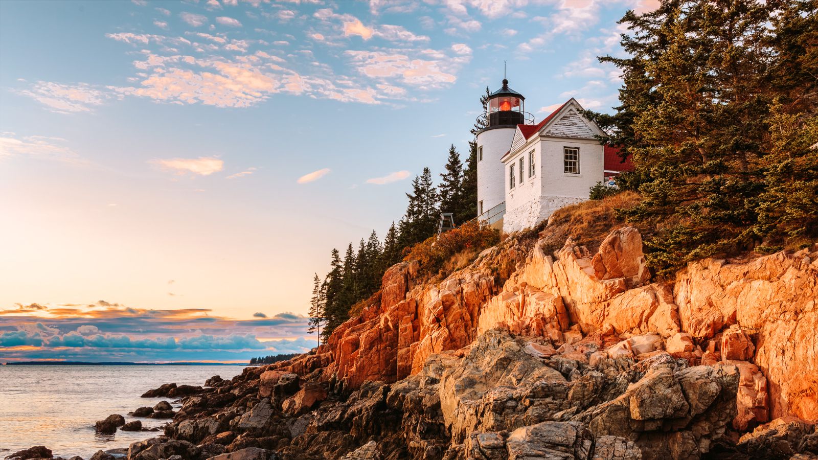 <p>Taking a road trip up or down the spectacular East Coast of the US is a must-do for many people. Planning where to go is all part of the fun if you’re among them. So, to provide some inspiration, here are 12 must-do stops for your East Coast itinerary, listed from north to south. </p>