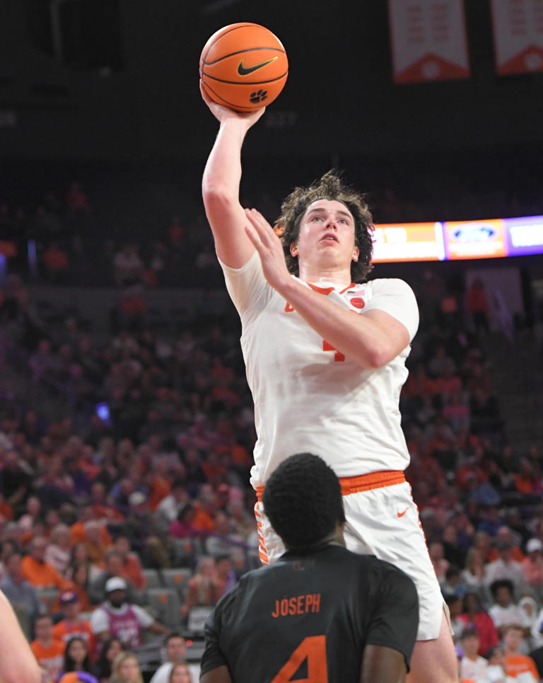 Where Clemson basketball stands in updated 2024 March Madness bracket
