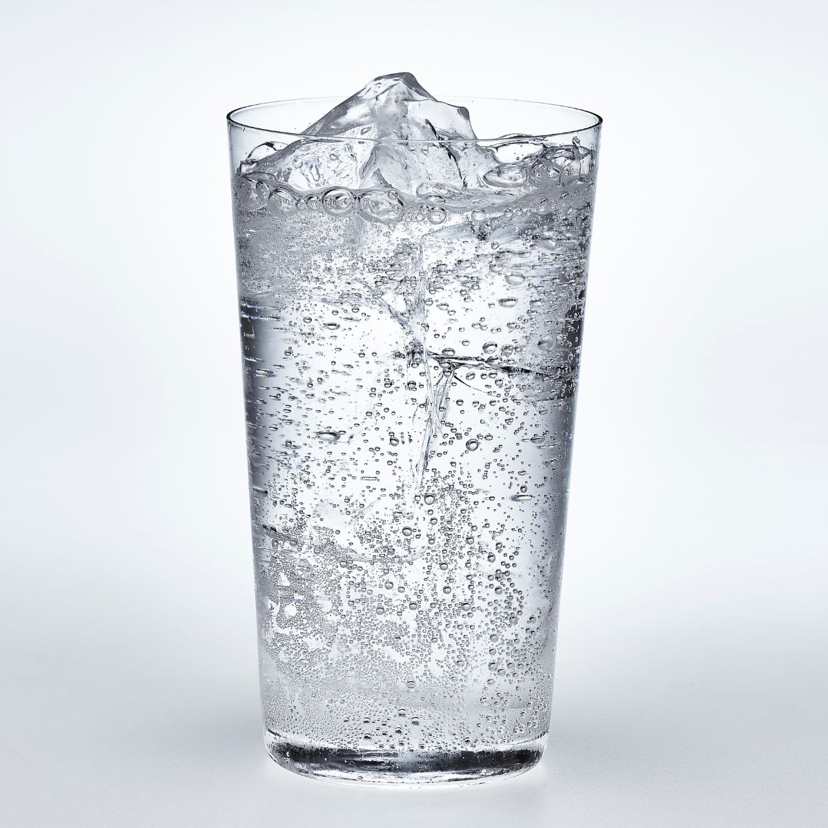 <p>Carbonated water is an excellent vegan egg alternative thanks to its neutral taste, and can be used in lighter recipes such as pancakes, cakes, cupcakes, and breads. For each egg, you’ll need 1/4 cup of carbonated water. This substitute is ideal for those looking to cut down on cholesterol and calories in their baked goods.</p>