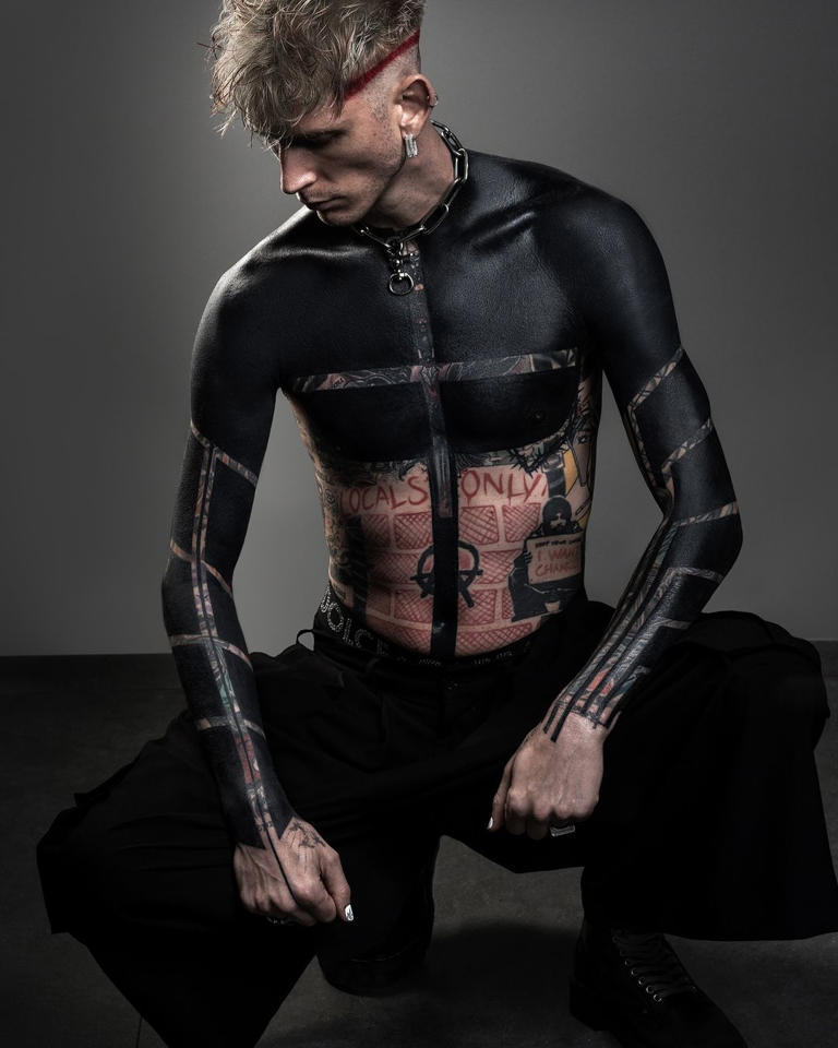 Machine Gun Kelly debuts shocking new tattoo — fans accuse rapper of ...