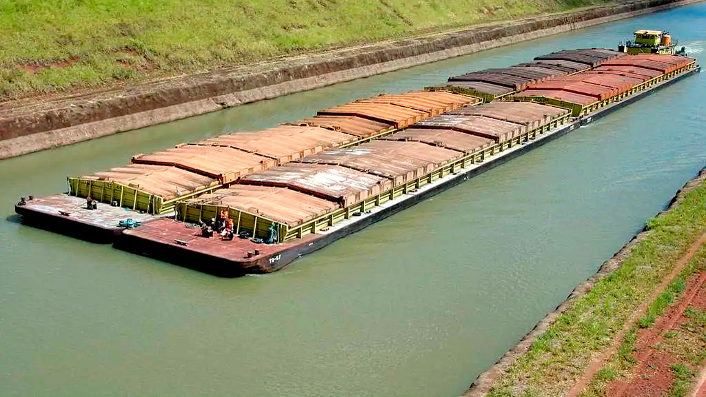 cargueiro encalha no rio paraná e fecha hidrovia internacional