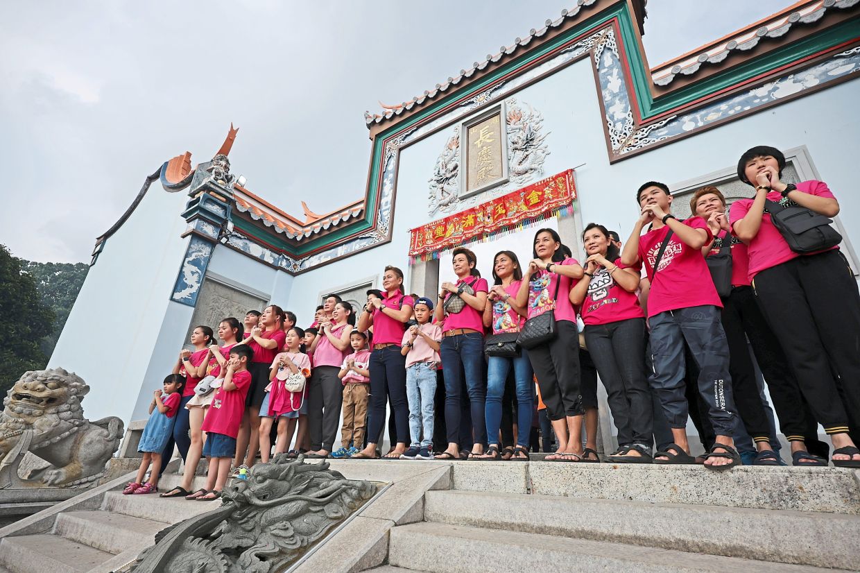 devotees throng ayer itam temple to honour jade emperor