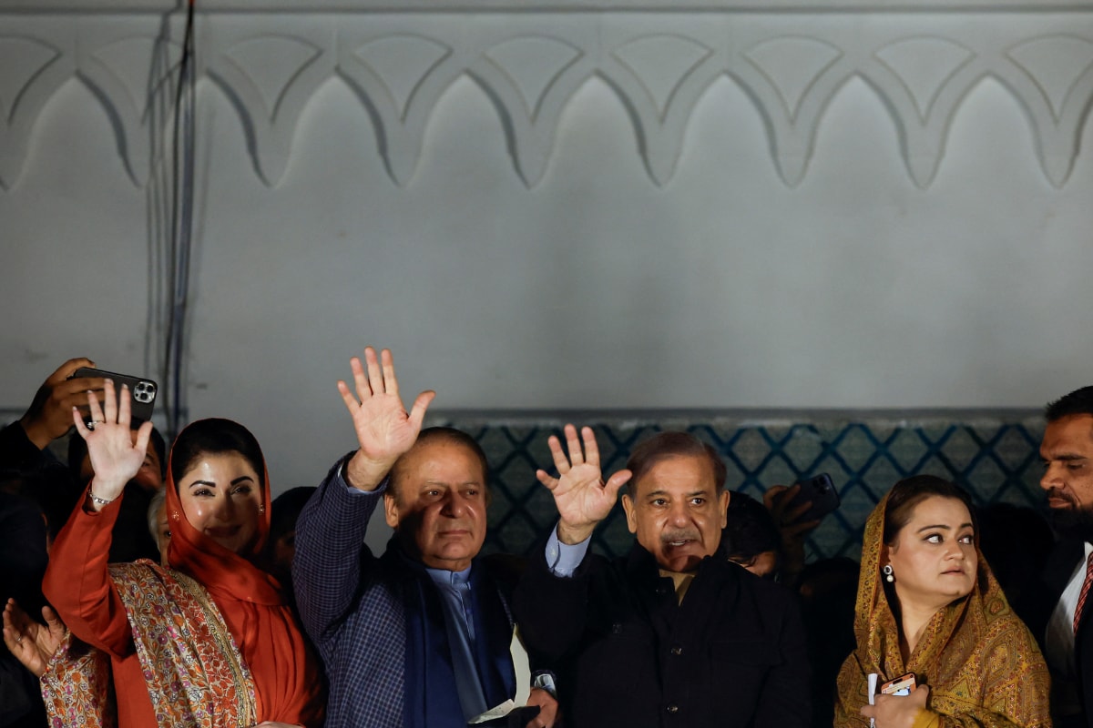 Pakistan Pml N And Ppp Seal New Deal To Form Coalition Govt Imrans