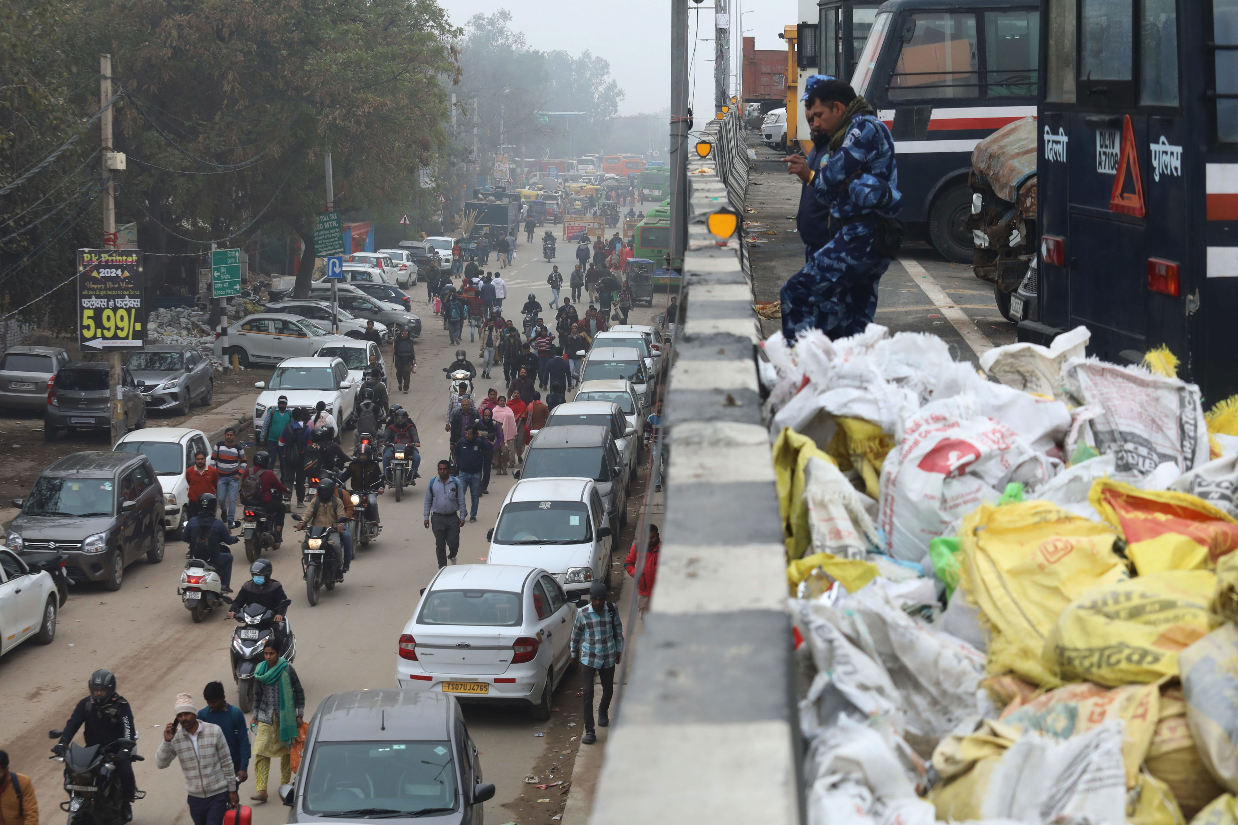 Farmers' Protest: Commuters Face Massive Traffic Jams On Delhi-Gurugram ...