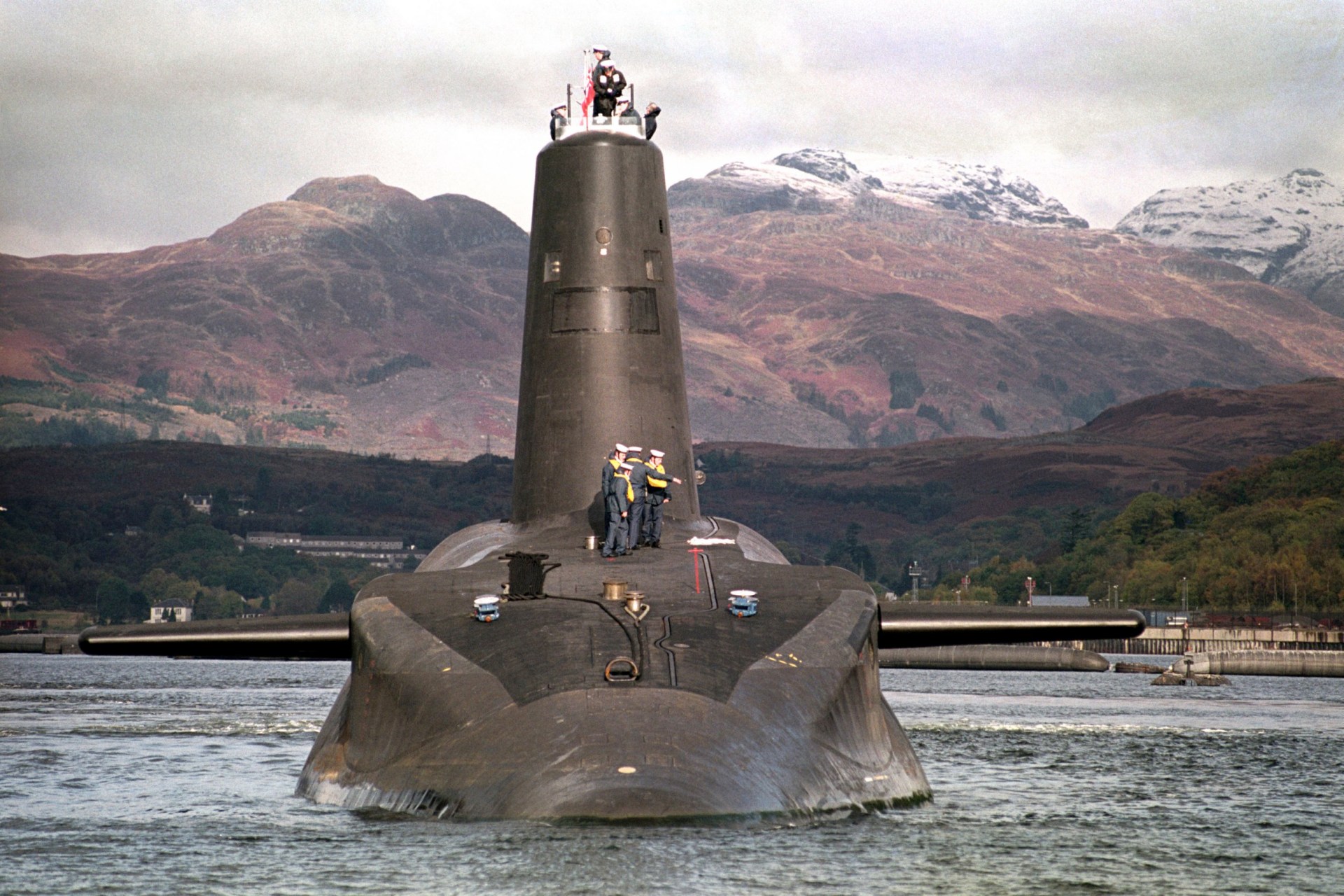 uk nuclear missile test fails - again - after trident missile belly flops into ocean