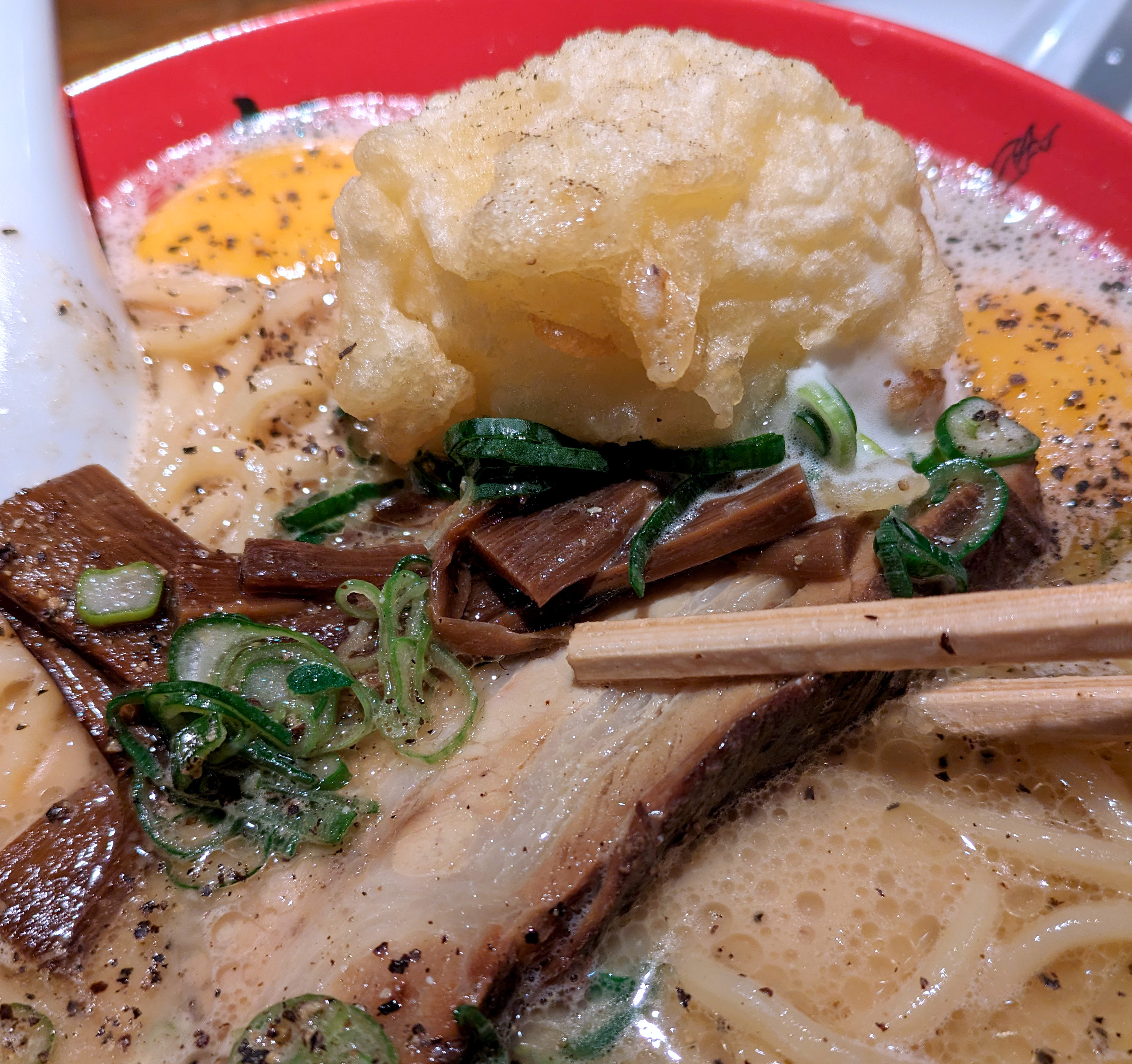 ロッテと麺屋武蔵の斬新コラボ「揚見（あげみ）だいふく ら～麺」を食べたら、あのパスタの味がした！