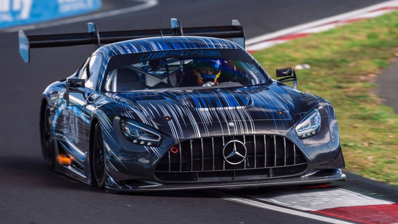 watch: mercedes-amg gt3 resets lap record at fearsome mount panorama