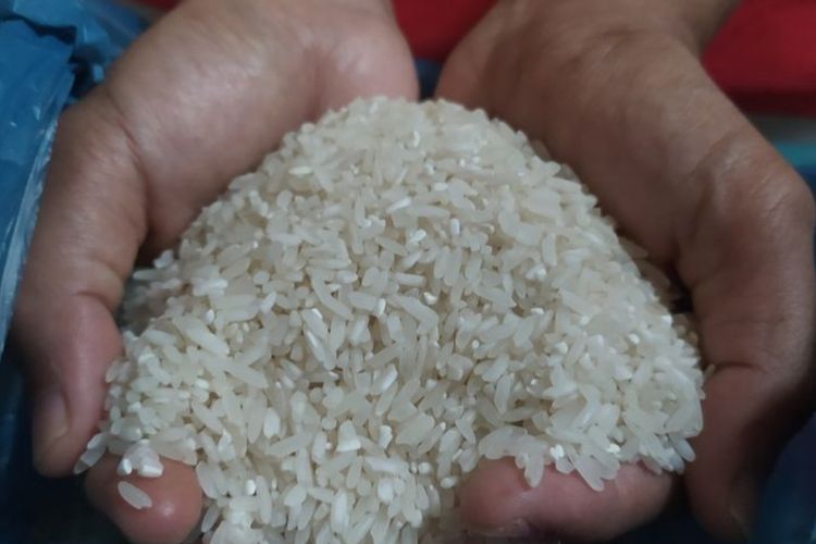 het beras bulog resmi naik jadi rp 12.500 per kilogram