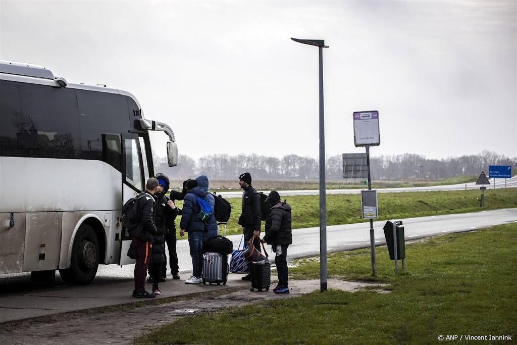 bussen met asielzoekers vertrokken van ter apel naar biddinghuizen