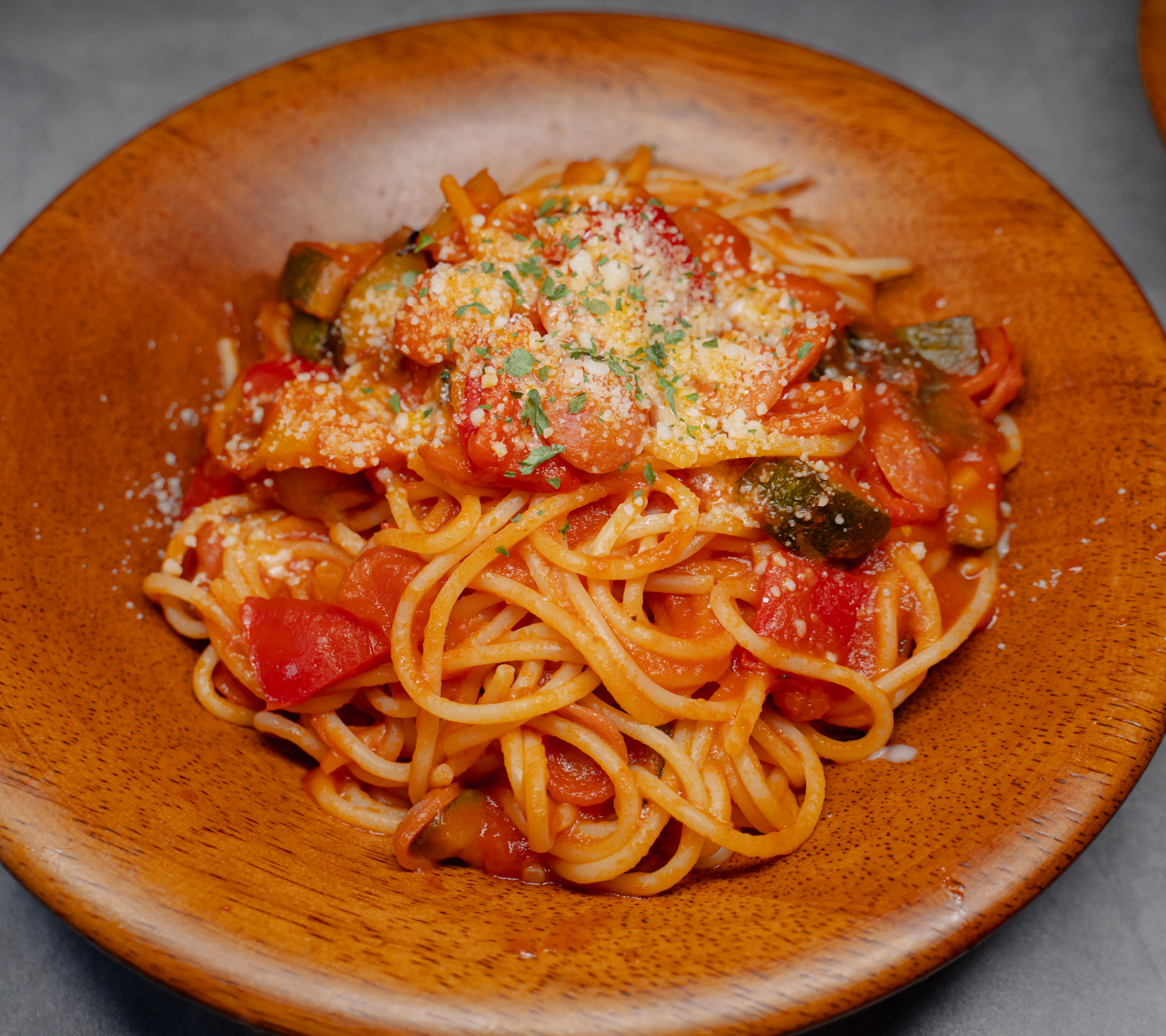 【24年2月】サイゼのグランドメニュー改訂！ 改変のイカ墨、トマトが主役級のスパゲッティ、そして最強に優しいホワイトソース