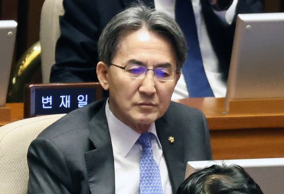민주당 선관위원장 정필모 사퇴…‘정체불명’ 여론조사 논란 탓?