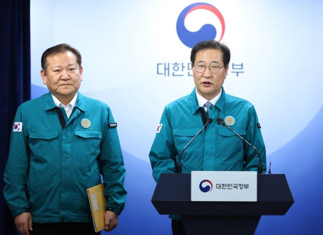정부, 의료계 집단행동 체포영장 검토…조기 복귀시 '기소유예'(종합)