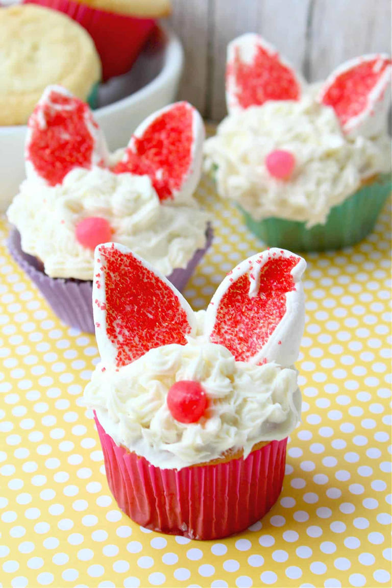 These Fluffy Easter Bunny Cupcakes Are So Easy To Make!