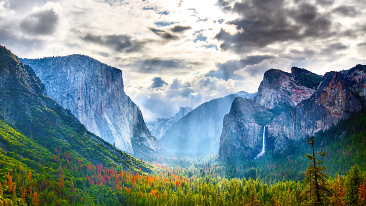 <p>Renowned for its rock formations, waterfalls, and alpine peaks and meadows, Yosemite is one of the crown jewels of the system. The centerpiece is Yosemite Valley, where you can behold the world-famous Half Dome and El Capitan, among the tallest sheer cliffs in the world.</p>