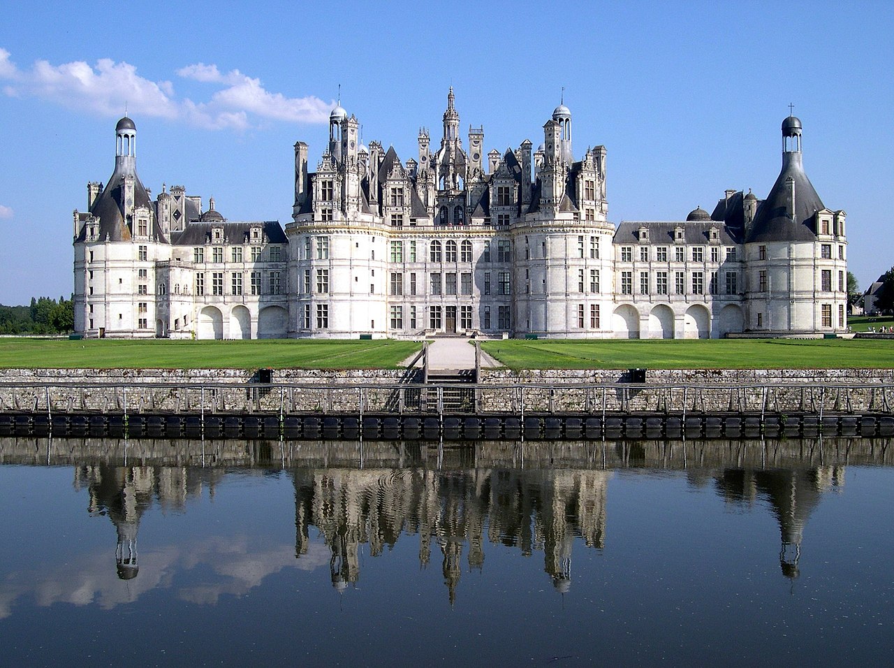 <p>In the end, King François thought the palace was too luxurious and he only stayed there a few times during his reign. </p>  <p>Now the chteau hosts different events throughout the year, so tourists can explore these magnificent halls and learn more about the history of the building.</p>