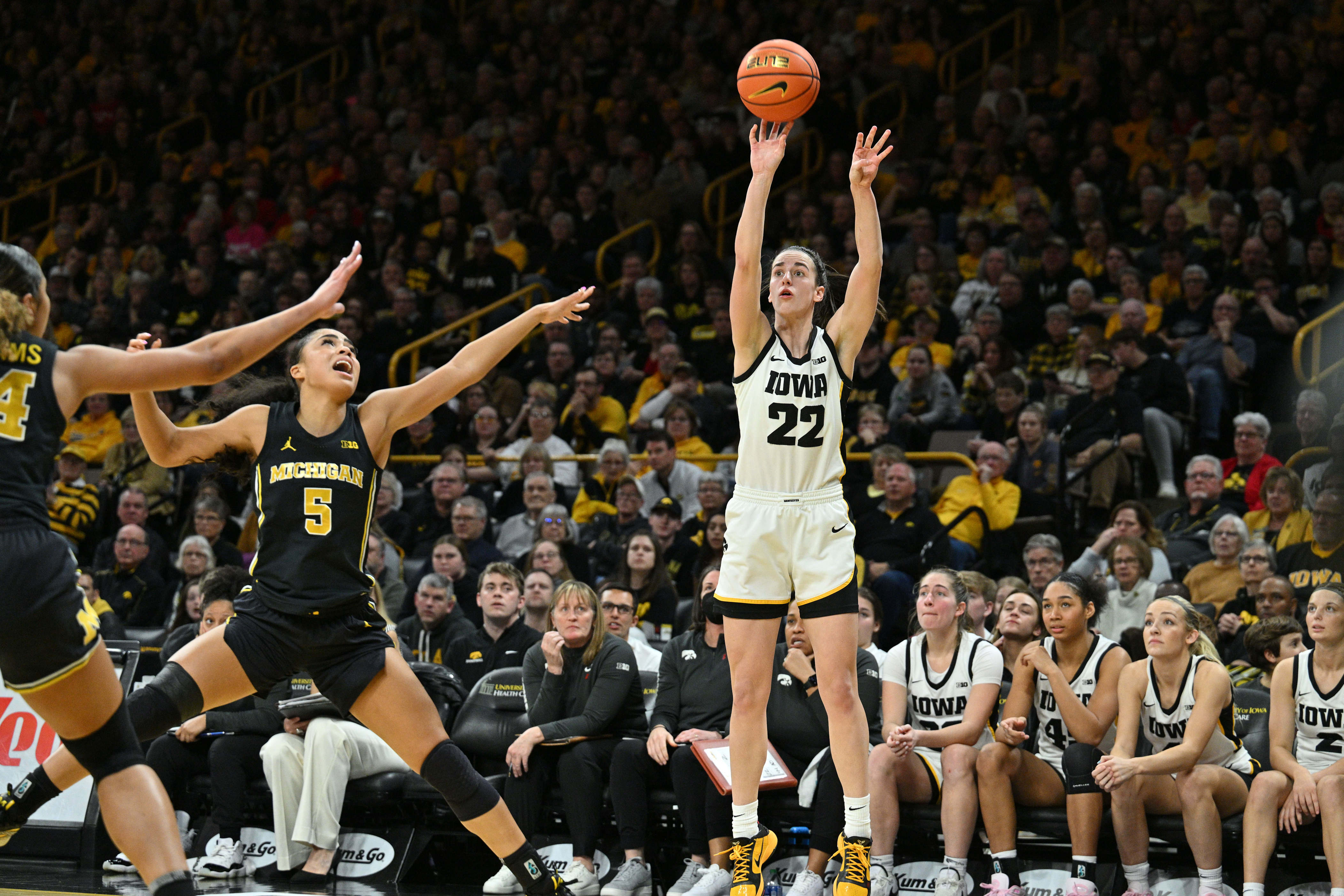 How Many Points Did Caitlin Clark Score Last Night? Iowa Star Hunts ...