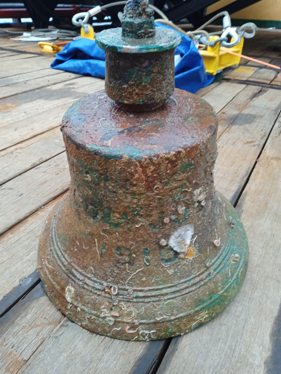 divers retrieve 80-pound bell from u.s. navy destroyer sunk during wwi