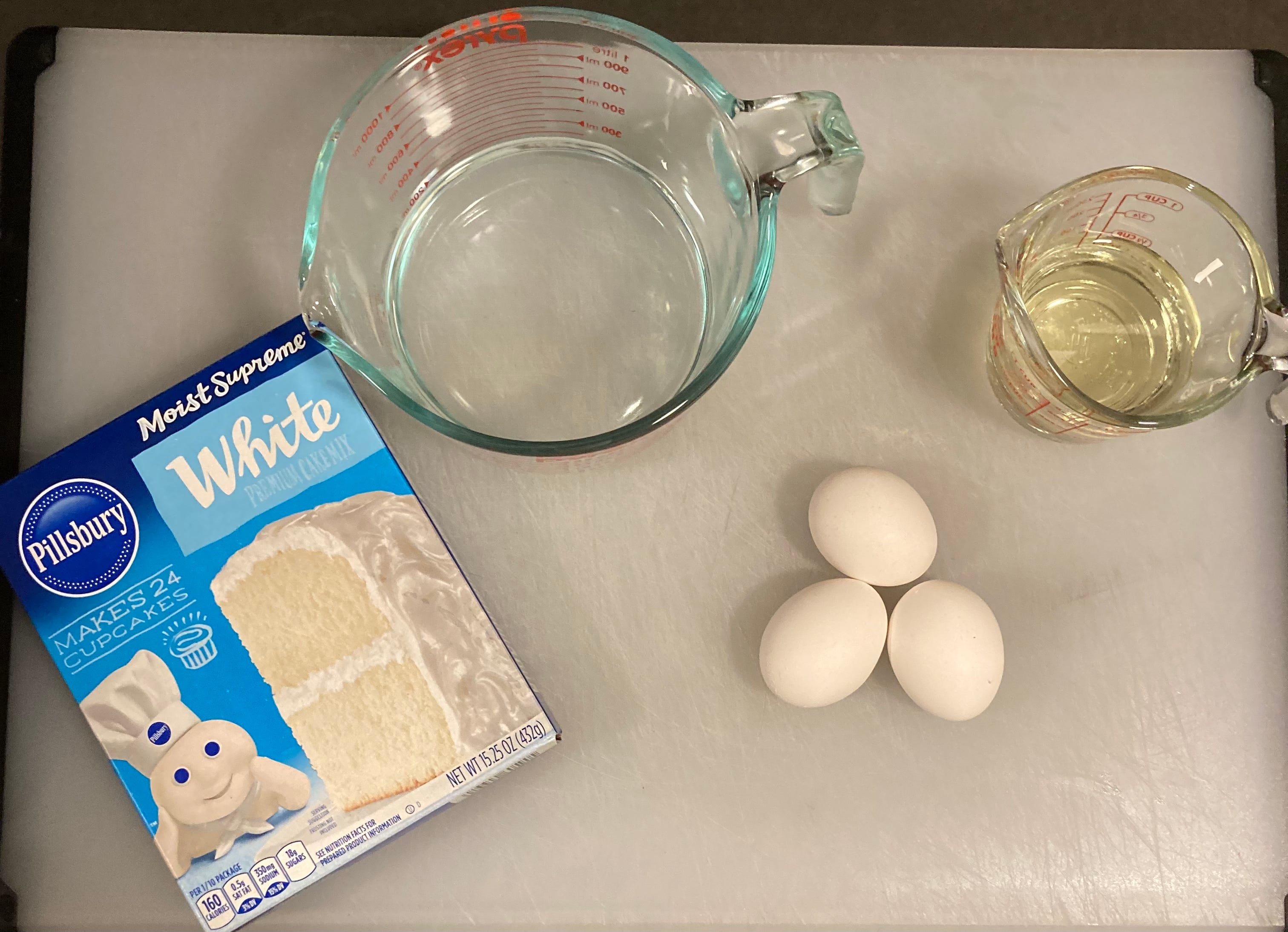 I'm a professional baker. I tried 3 boxed white-cake mixes to see which ...