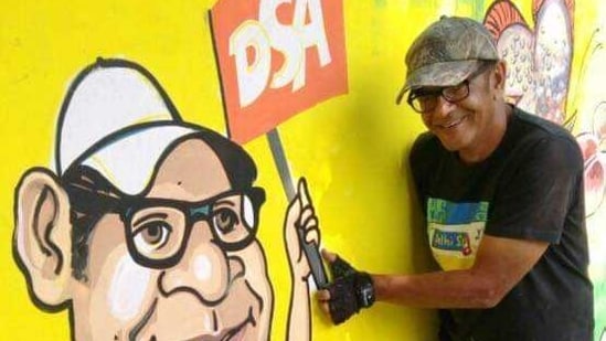 delhi street art founder yogesh saini dies at 64 due to cardiac arrest