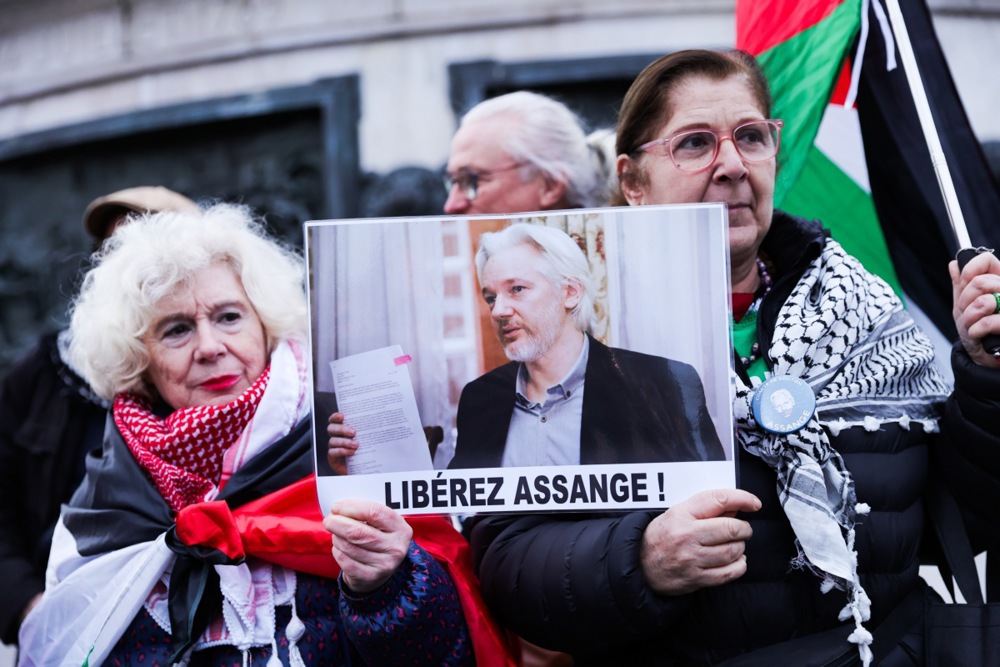 protests across several european cities in support of julian assange, and more from around the world