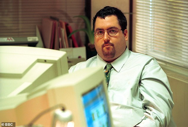 the office star ewen macintosh's heartbreaking final photo revealed: actor captioned photo 'bad times for me i'm afraid chums' weeks after reunion with ricky gervais in after life