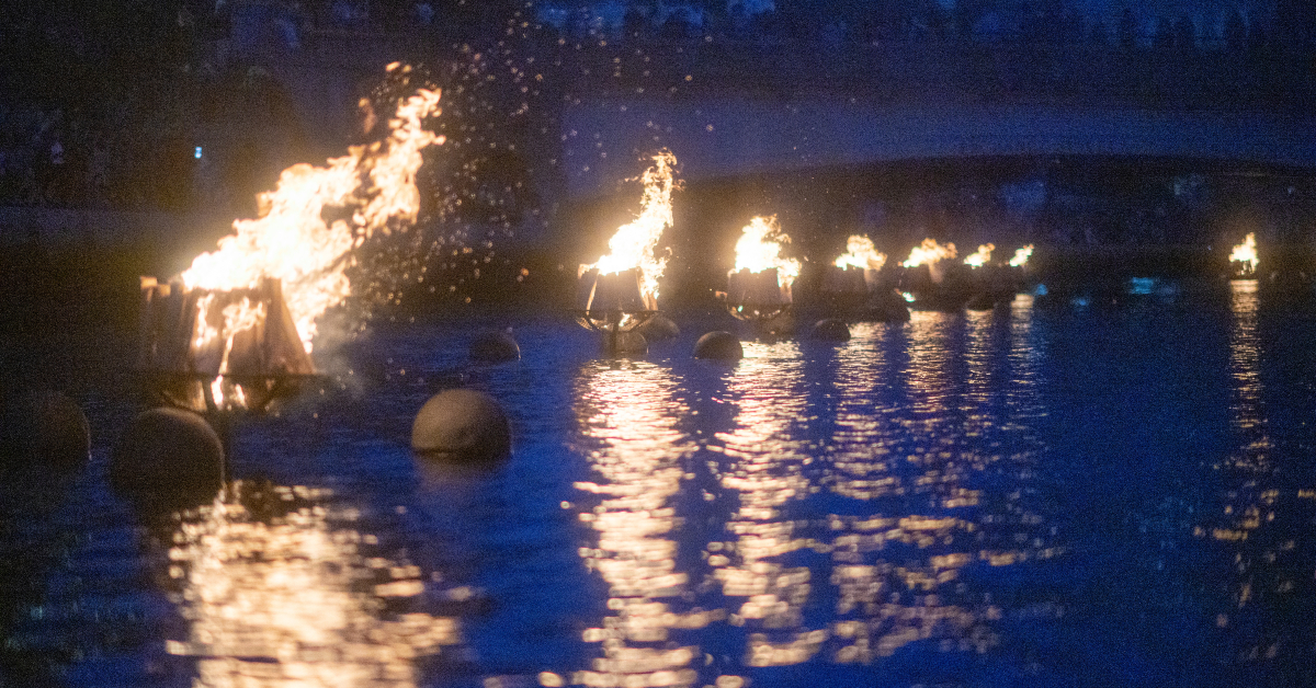 <p> WaterFire includes more than 80 bonfires installed across the three rivers in downtown Providence. Locals and visitors alike praise the installation and the beauty sparked when the flames sparkle across the waters at night. Lighting events are always free.  </p>