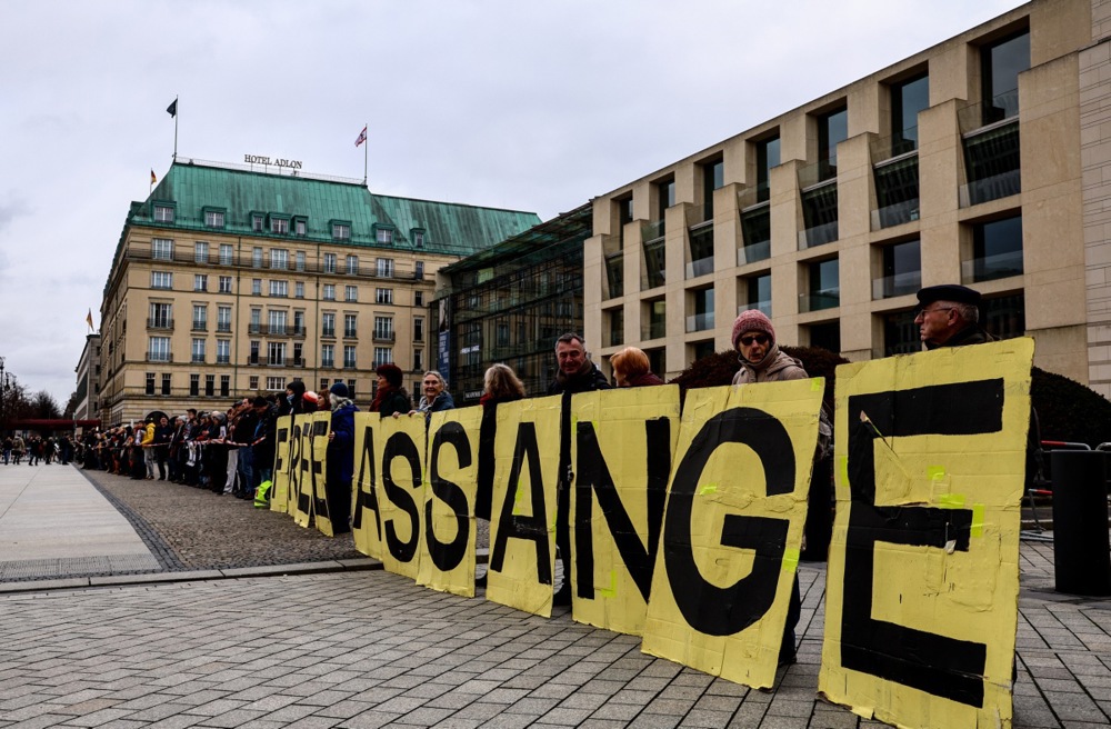 protests across several european cities in support of julian assange, and more from around the world