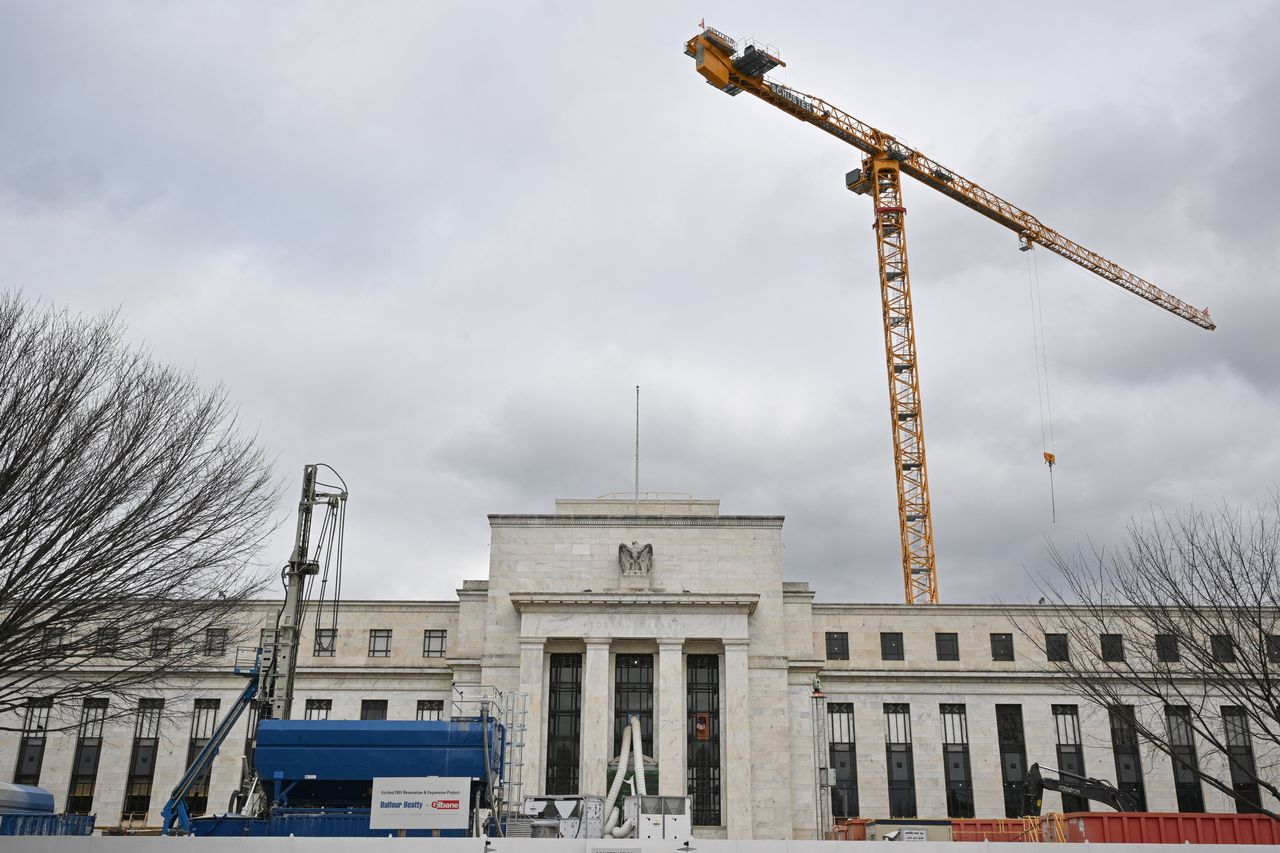 fed minutes show unease over premature cuts