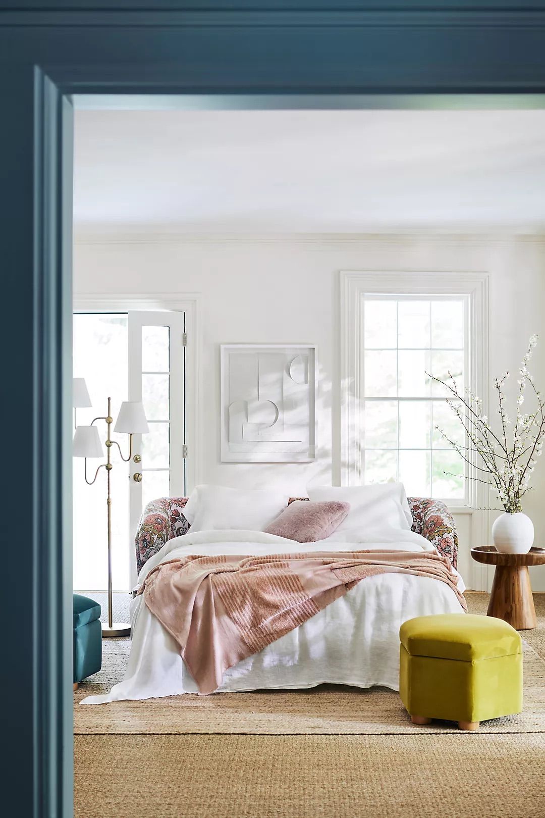 A designer breaks down how to buy the perfect small sleeper sofa