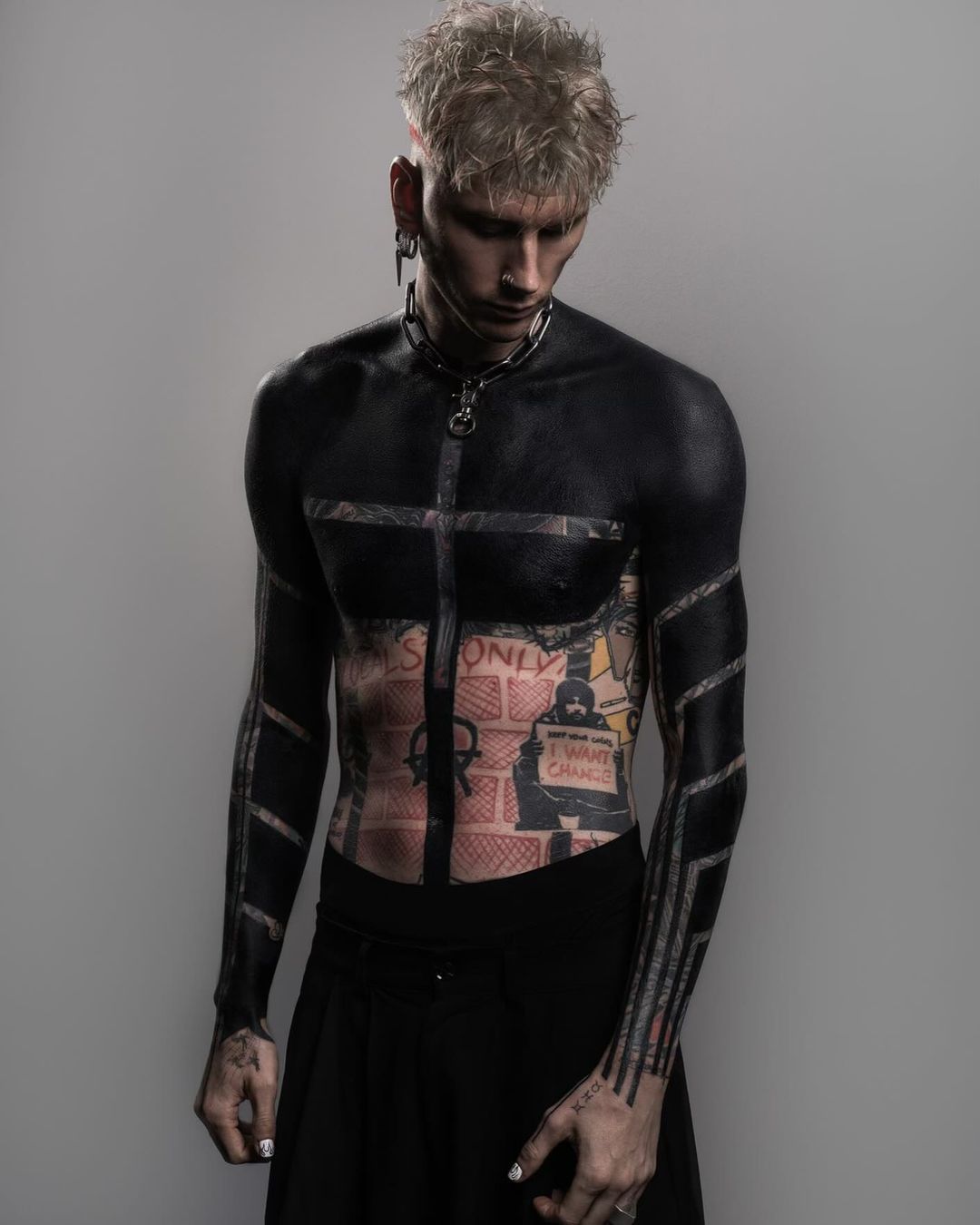 Machine Gun Kelly Had A Breakdown Before Getting Viral Blackout Tattoo   BB1iFDmt.img