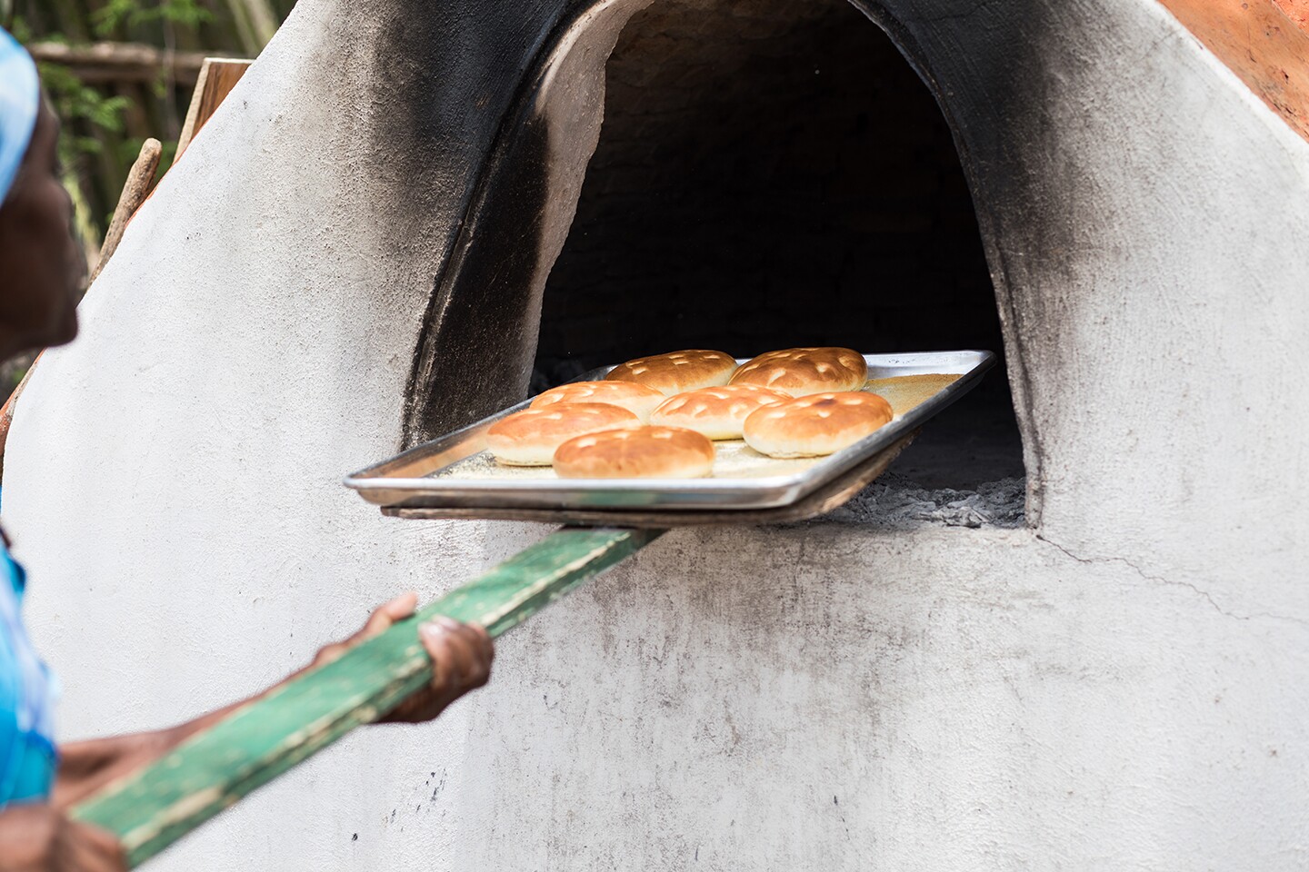 <a>Learn to bake traditional Afro-Curaçaoan bread at the Kas di Pal'I Maishi museum.</a>