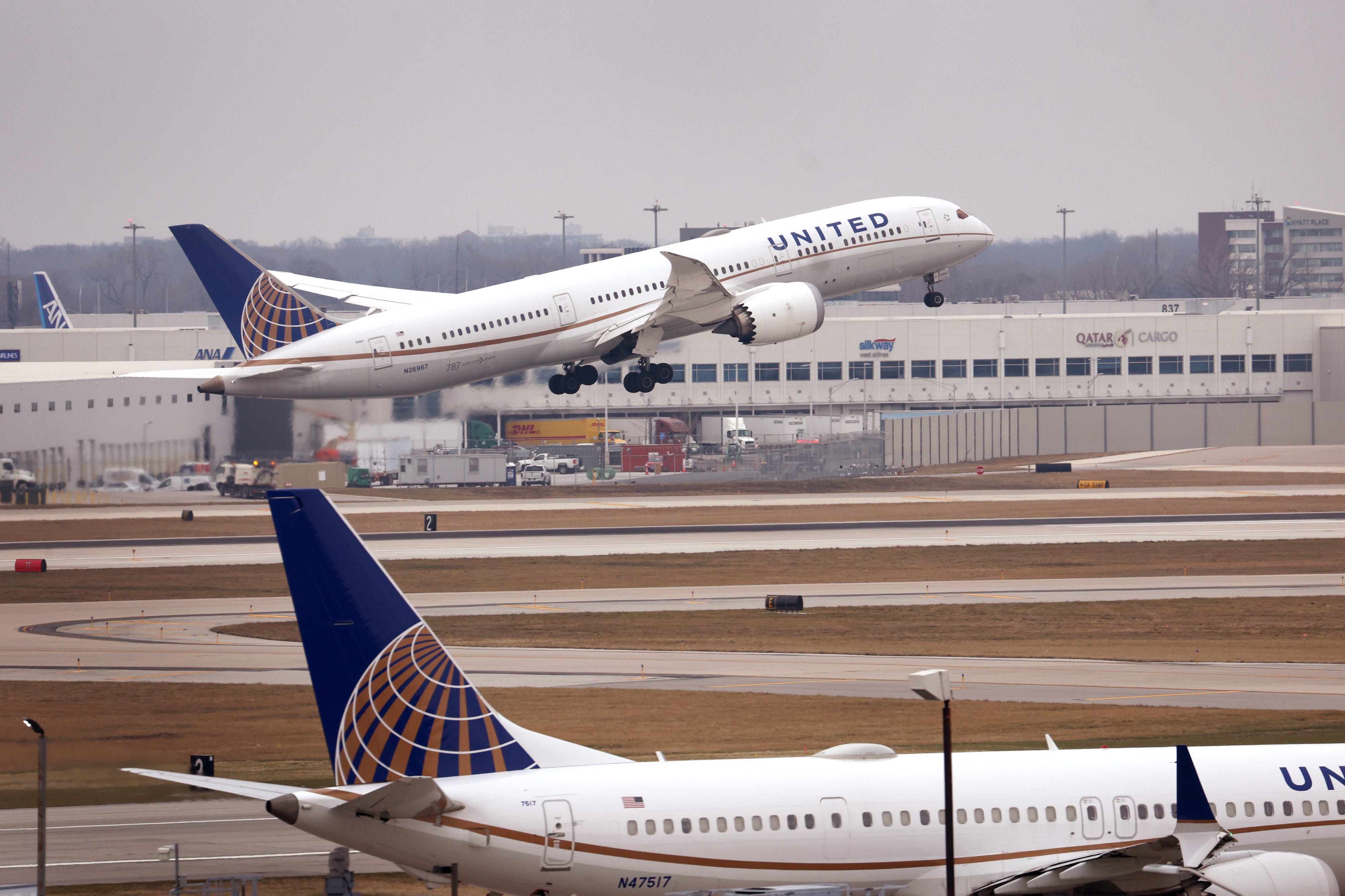 in-flight bomb threat: newark-to-la united flight diverted to chicago