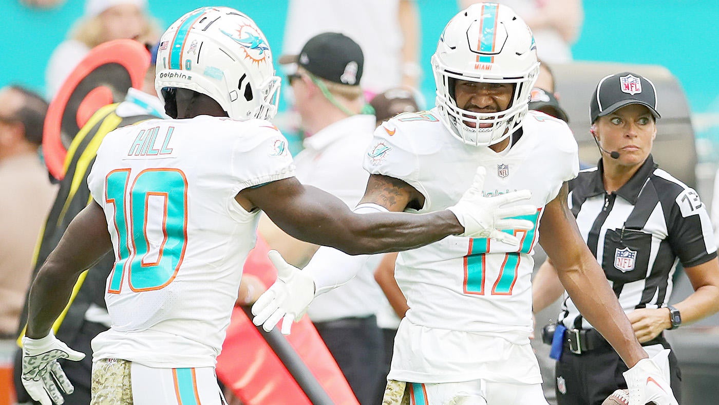 dolphins' tyreek hill slams 'ludicrous' jaylen waddle trade rumors, calls miami's young wideout 'the future'