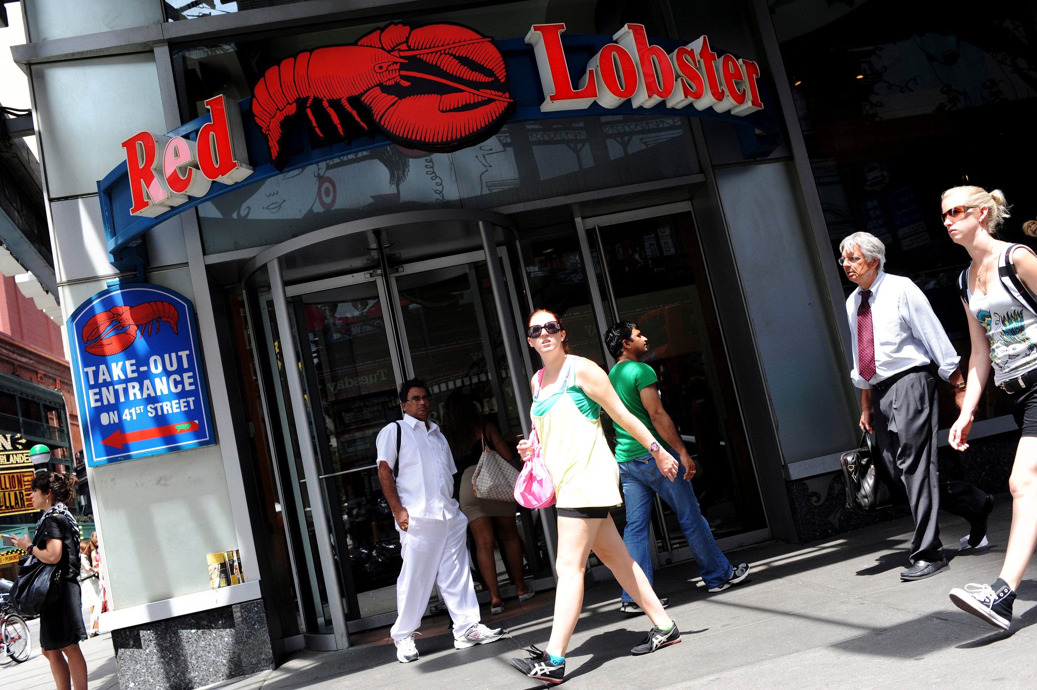 red lobster followed up its endless shrimp fiasco with another stunt: all-you-can-eat lobster
