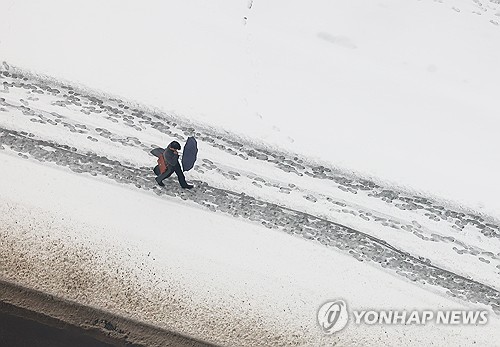 서울에 눈 14㎝ 쌓여…강원산지엔 어린아이 키 높이 눈