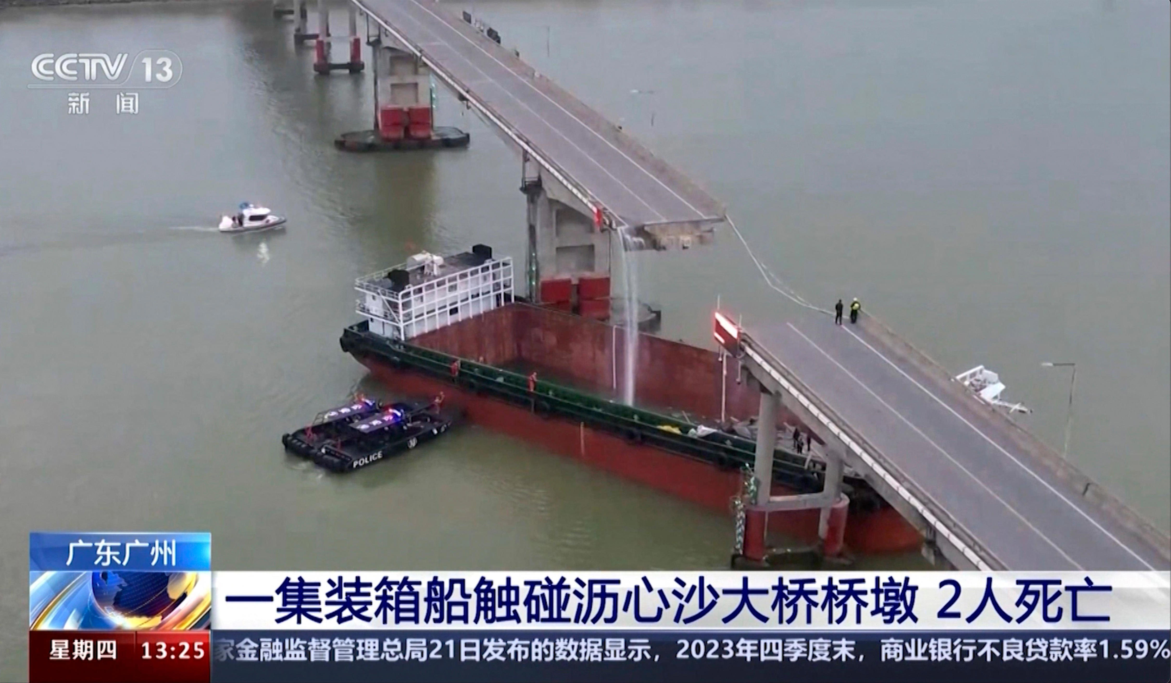 navio de carga embate em ponte e causa pelo menos dois mortos no sul da china