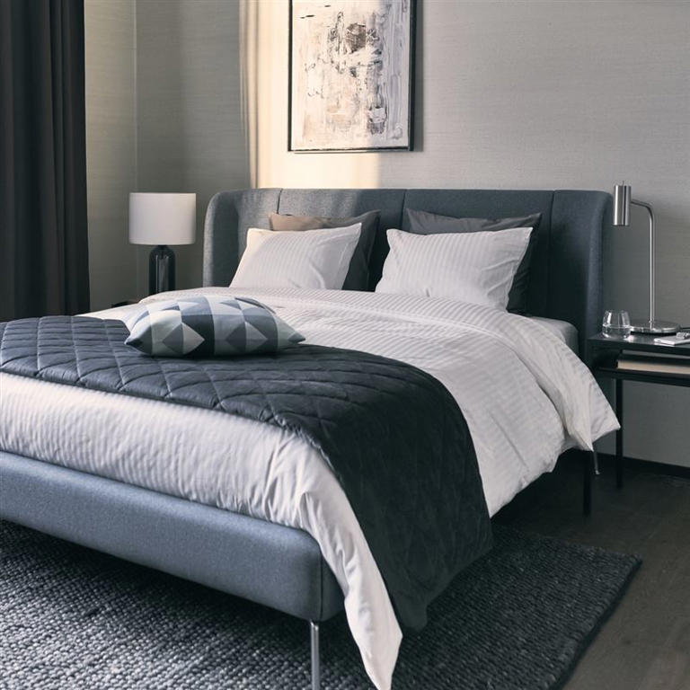 TUFJORD雙人軟墊式床框，床下空間可以用來收納，百搭耐用又舒適。（圖／品牌業者提供）