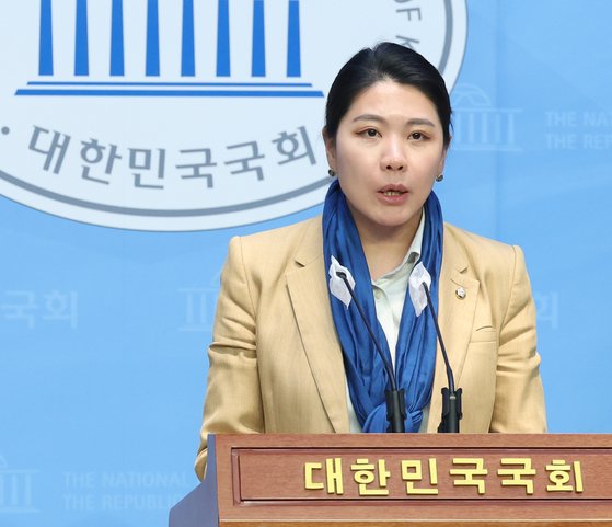 35세 종합병원 의사 연봉 4억 논란에…신현영, 의사 시절 급여 공개