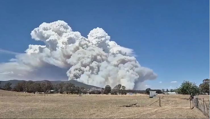 'grave concerns' for communities in victoria as out-of-control fire burns