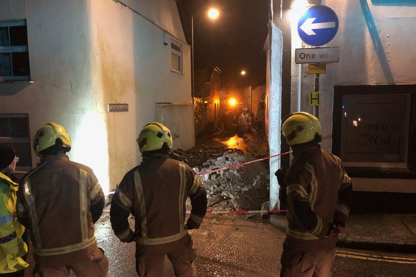 heavy rain could cause house that partially collapsed to crumble
